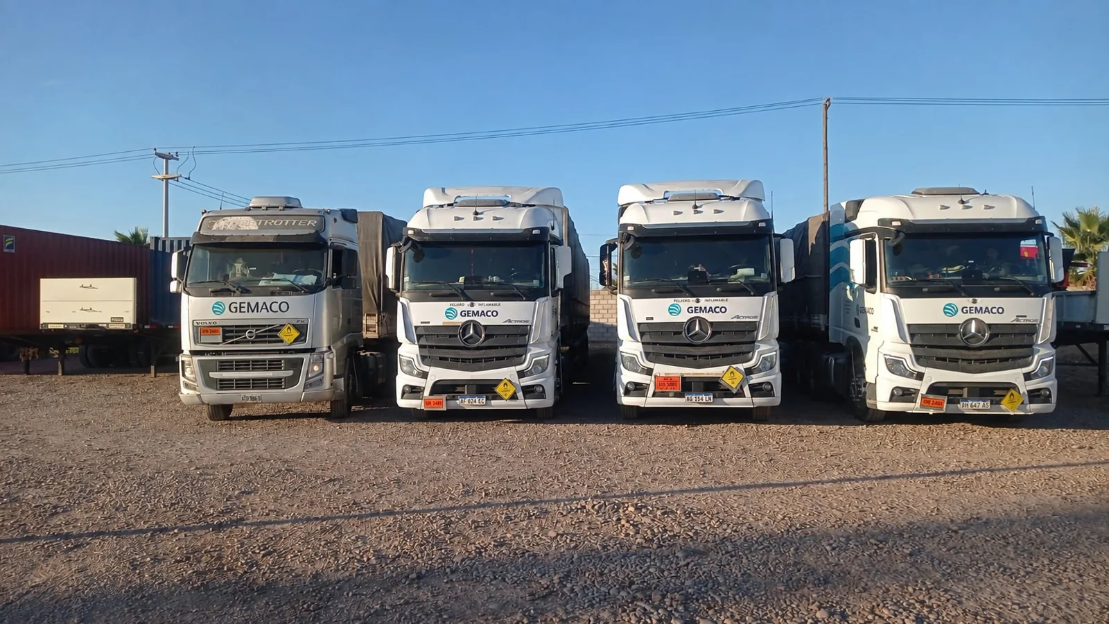 Cuatro camiones de Transporte GEMACO